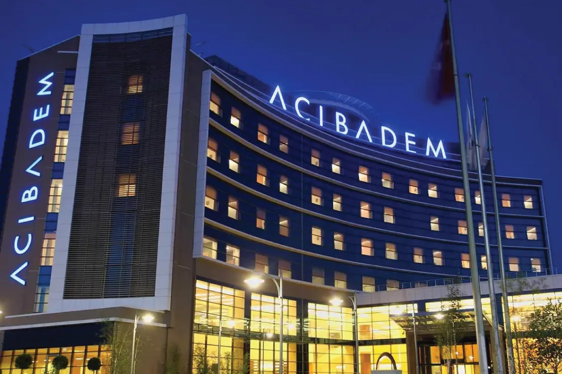 Здание клиники Acıbadem